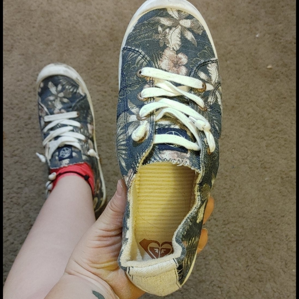 Roxy slip-on floral shoes